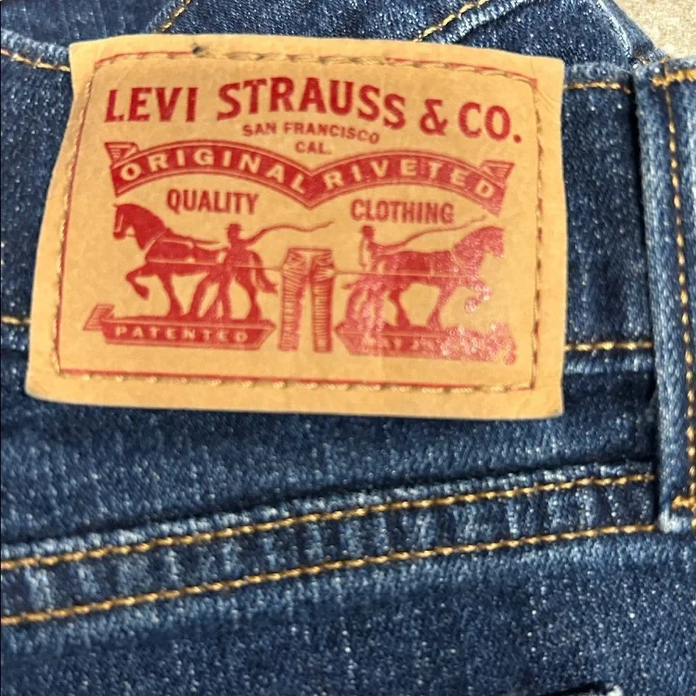Levi's Classic Cuffed Capri Jeans